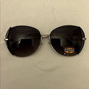 NWT Fossil lady metal sunglasses.